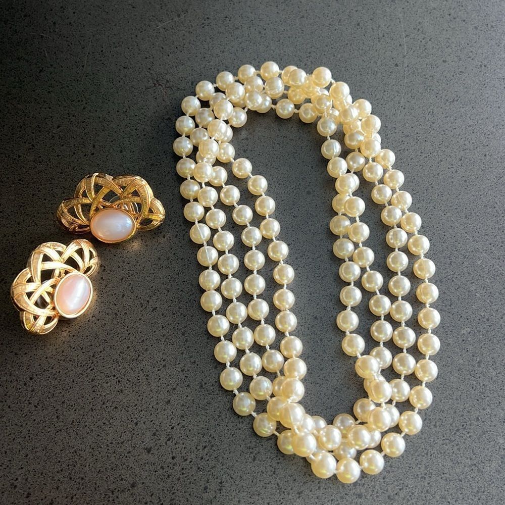VINTAGE Jewelry Set Gold Plated Earrings Pearl Center Detail Long Pearl Necklace